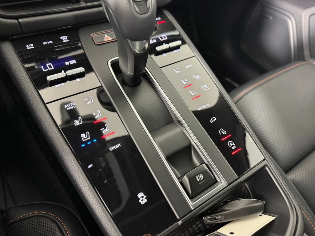 New 2025 Porsche Macan AWD/4WD image 26