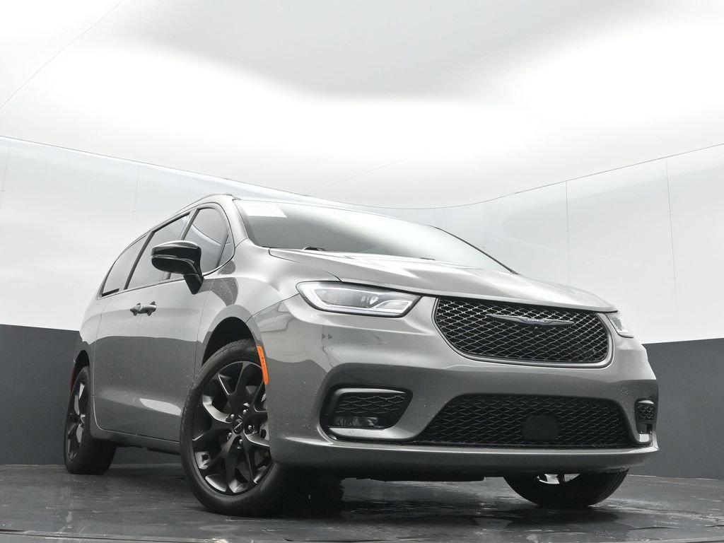 Used 2023 Chrysler Pacifica Limited w/ S Appearance Package AWD/4WD image 34