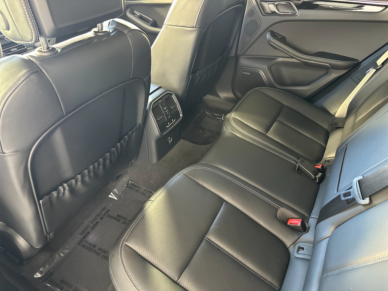 Certified 2025 Porsche Macan AWD/4WD image 14