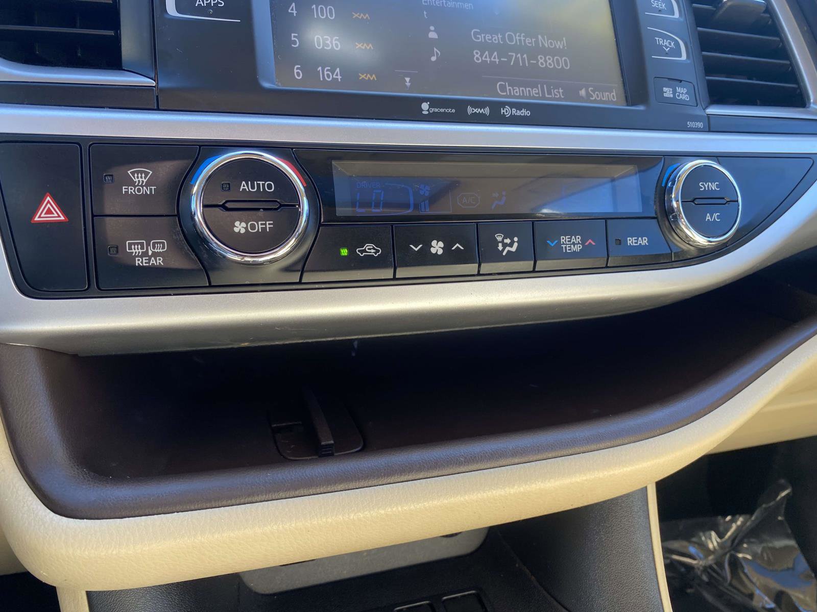 Used 2019 Toyota Highlander XLE FWD image 26