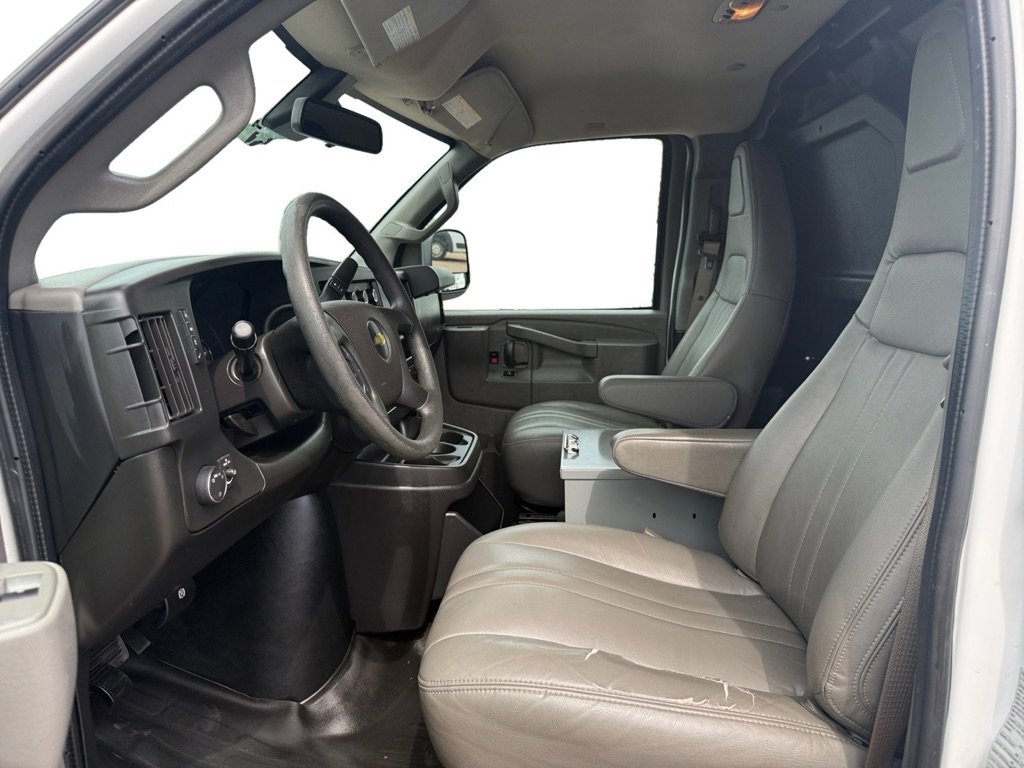 Used 2021 Chevrolet Express 3500 w/ Driver Convenience Package RWD image 9