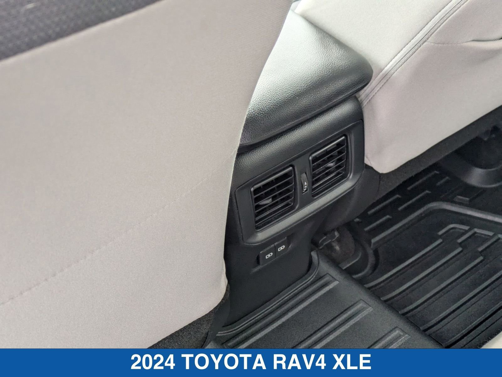 Used 2024 Toyota RAV4 XLE w/ Convenience Package image 32