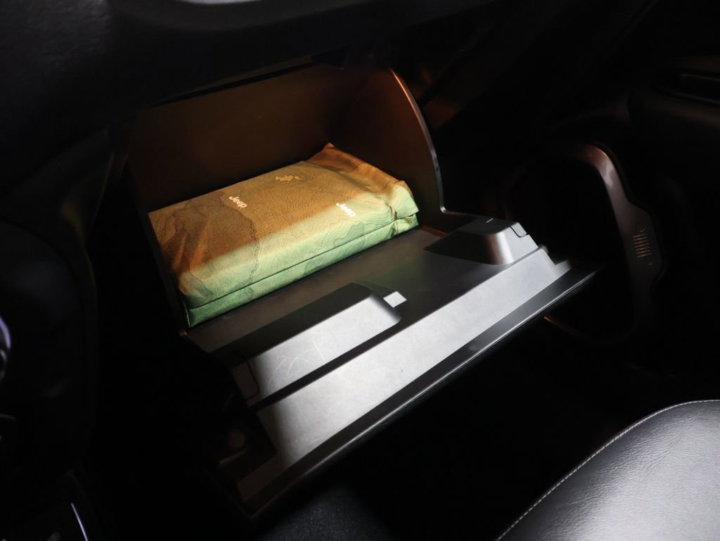 Used 2020 Jeep Renegade Limited image 37