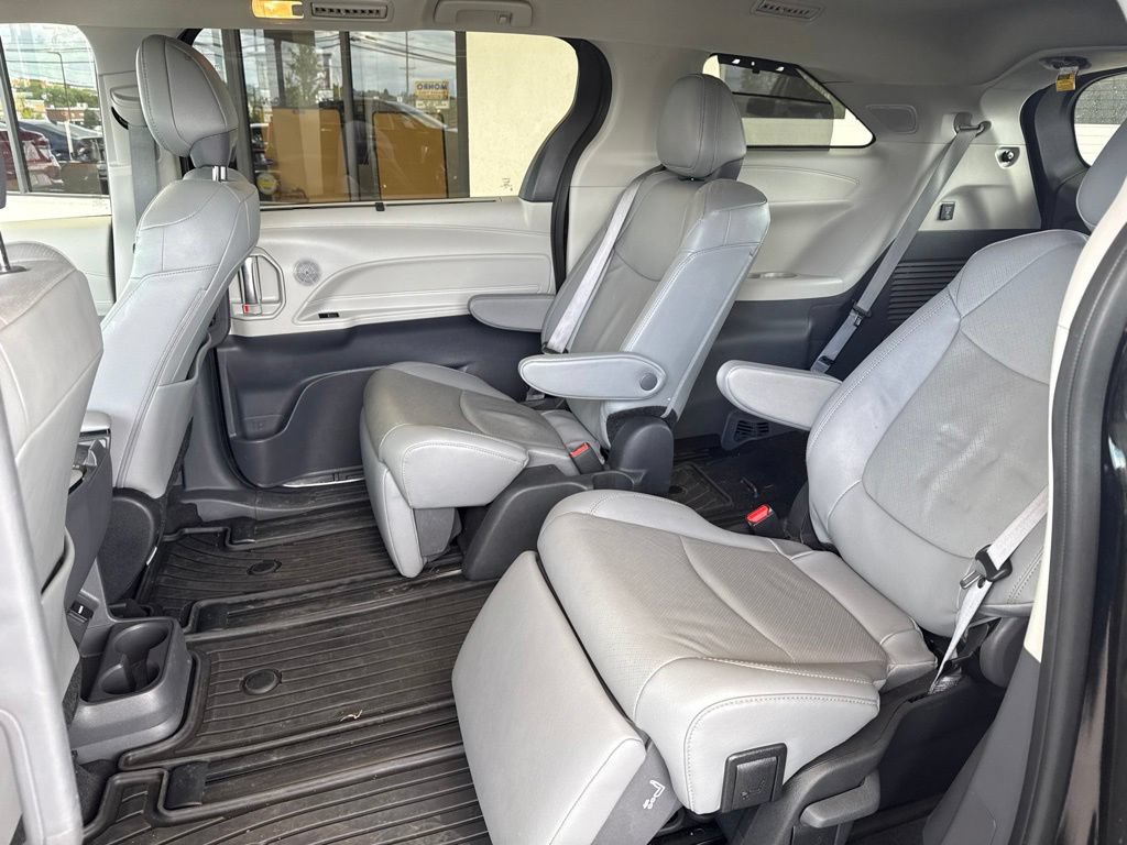Used 2024 Toyota Sienna Limited AWD/4WD image 15