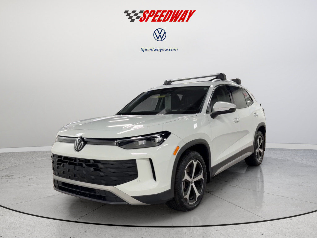 Used 2025 Volkswagen Tiguan SE AWD/4WD image 12