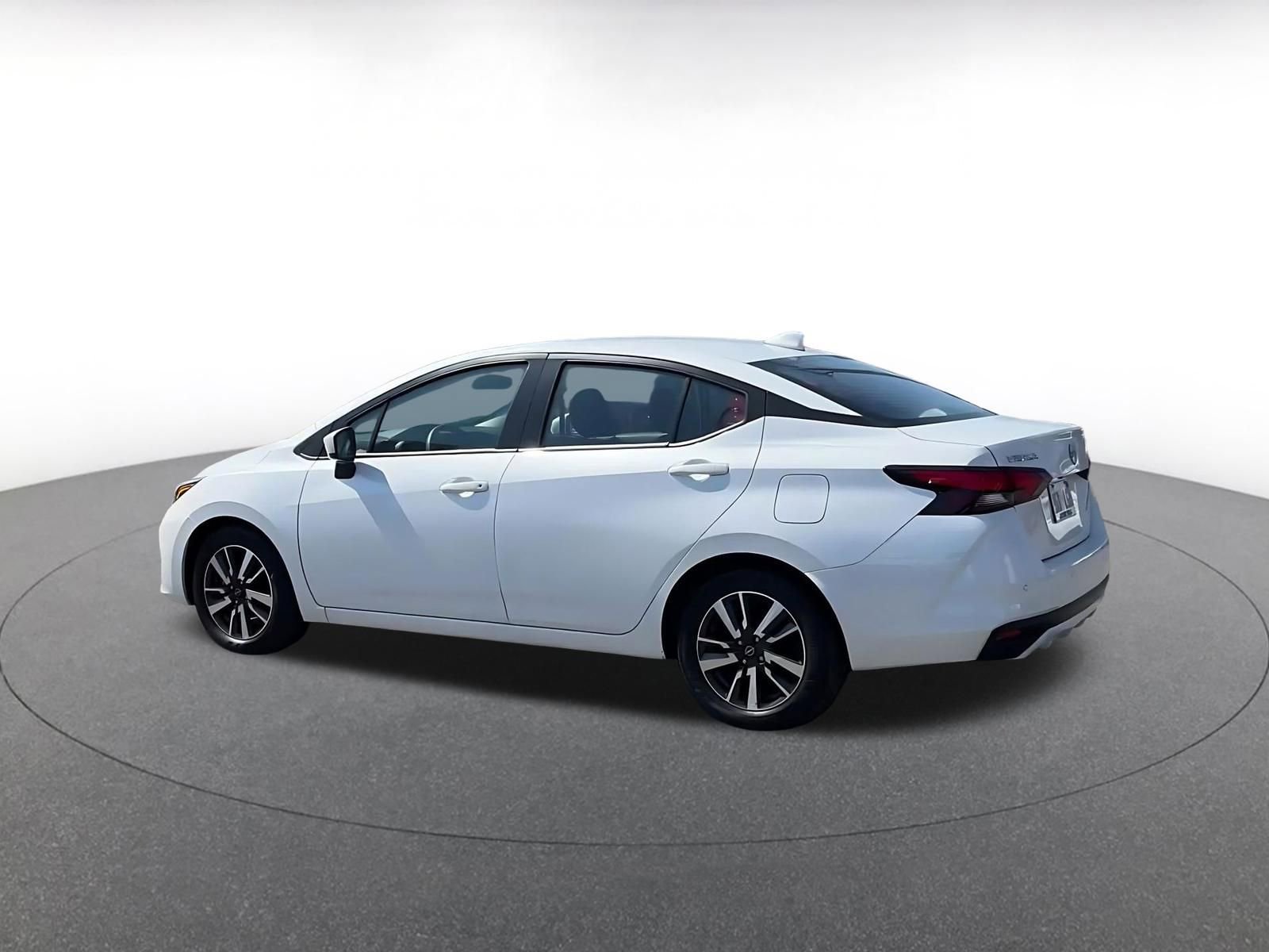 Used 2025 Nissan Versa SV image 10