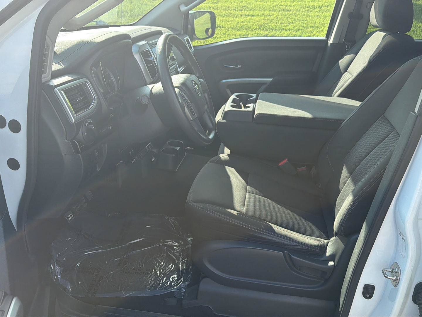 Used 2017 Nissan Titan SV AWD/4WD image 10