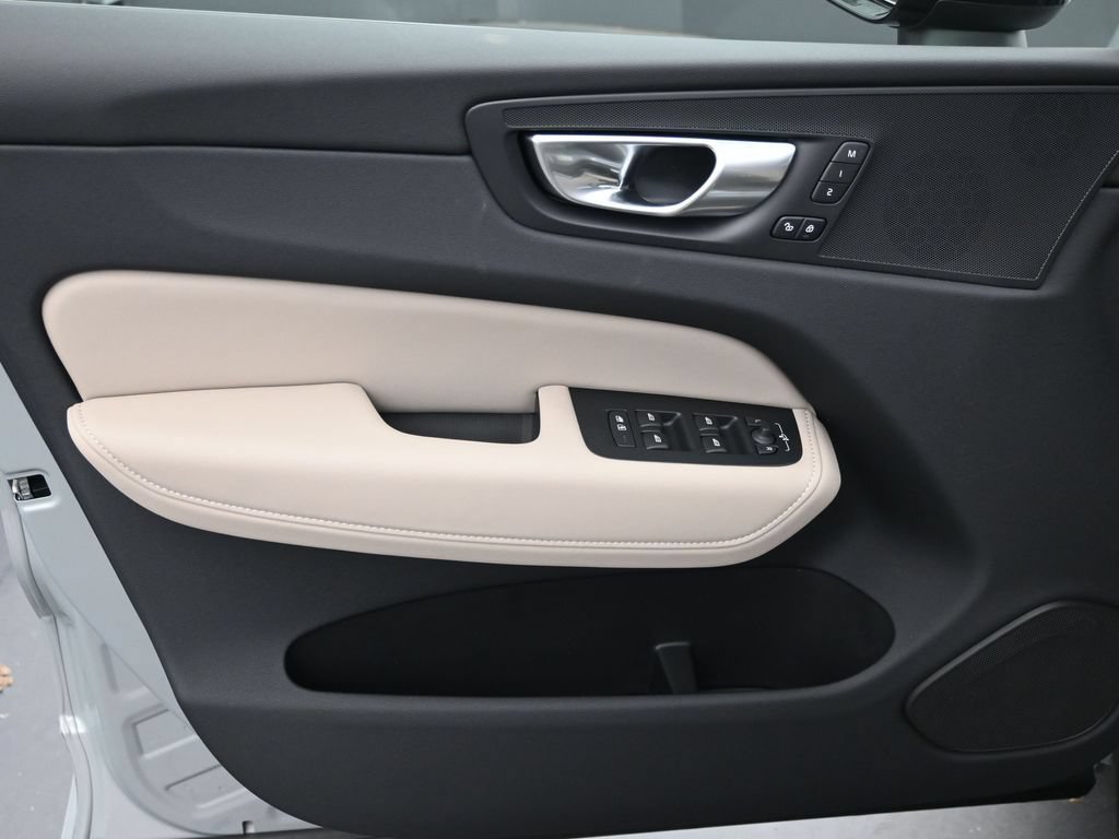 New 2026 Volvo XC60 B5 Plus w/ Protection Package Premier AWD/4WD image 5