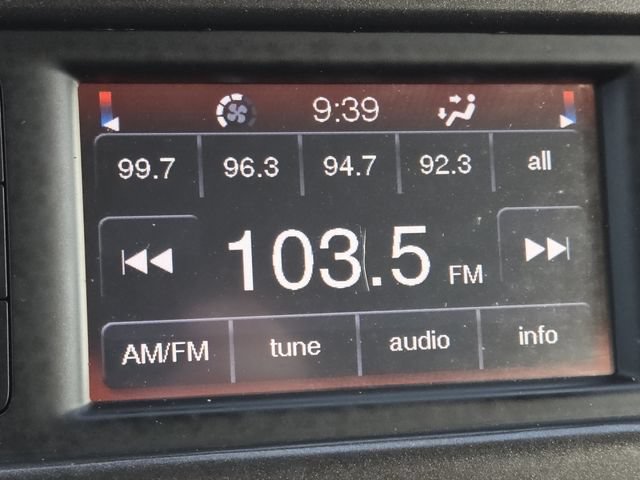 Used 2019 Dodge Journey SE w/ Blacktop Package FWD image 4