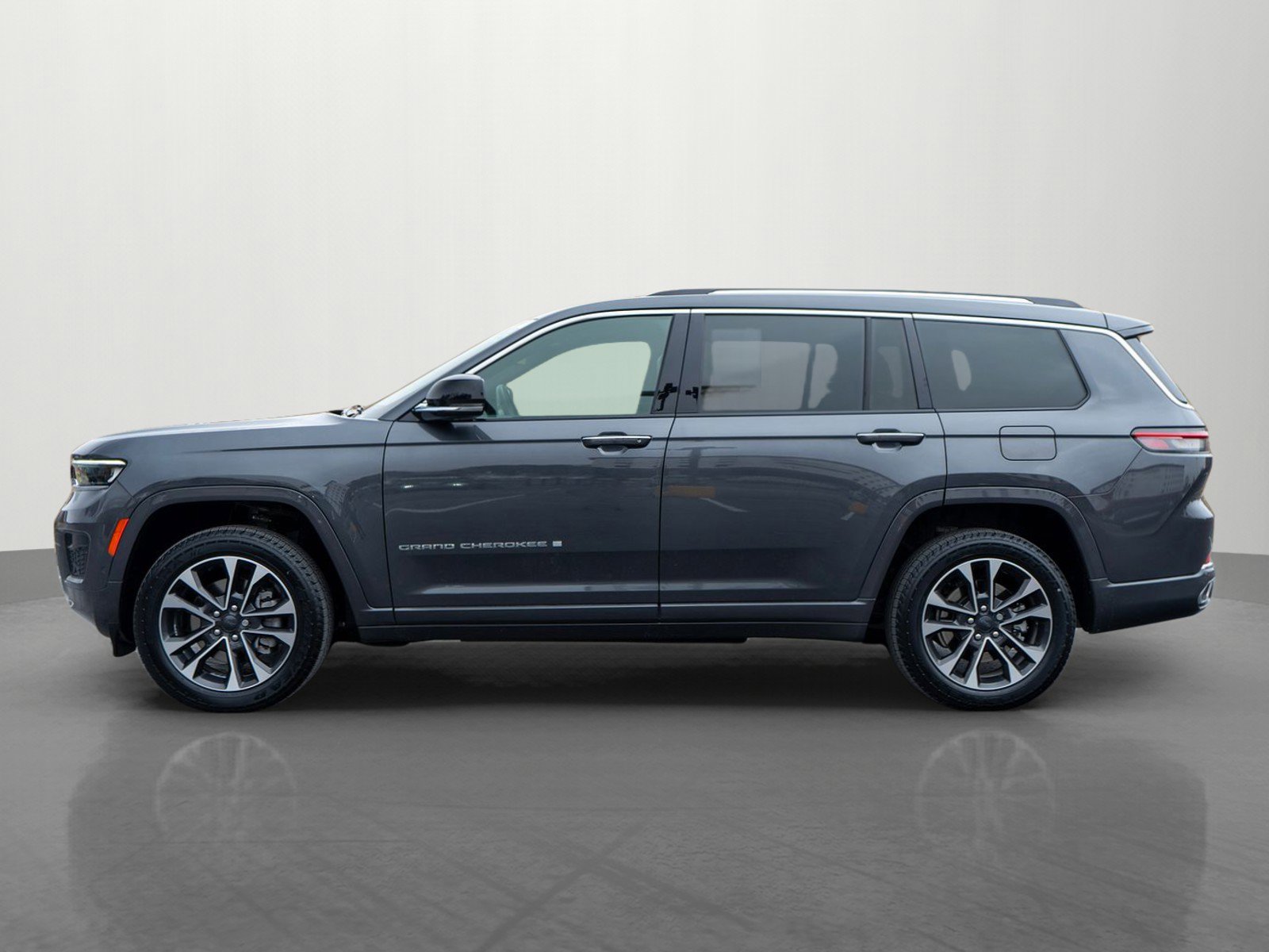 Used 2022 Jeep Grand Cherokee L Overland w/ Luxury Tech Group IV image 4