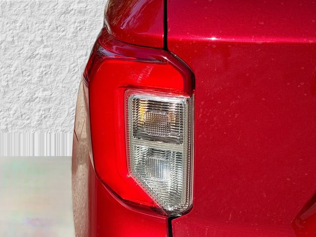 Used 2024 Ford Explorer XLT w/ Equipment Group 202A image 10