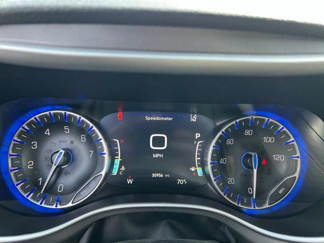 Used 2025 Chrysler Pacifica Select w/ Uconnect Theater Family Group AWD/4WD image 11