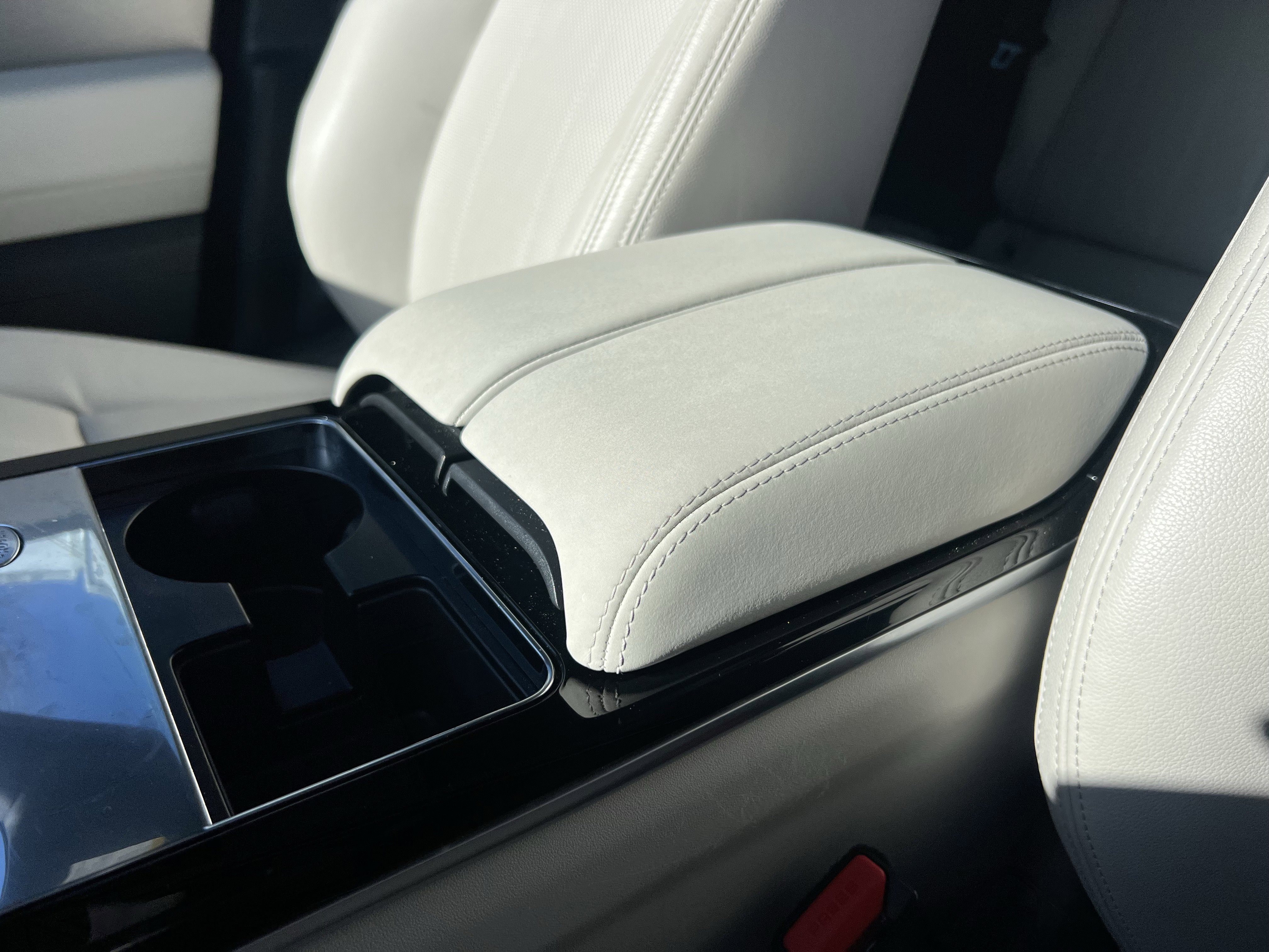 Certified 2022 Land Rover Range Rover Velar R-Dynamic S image 29