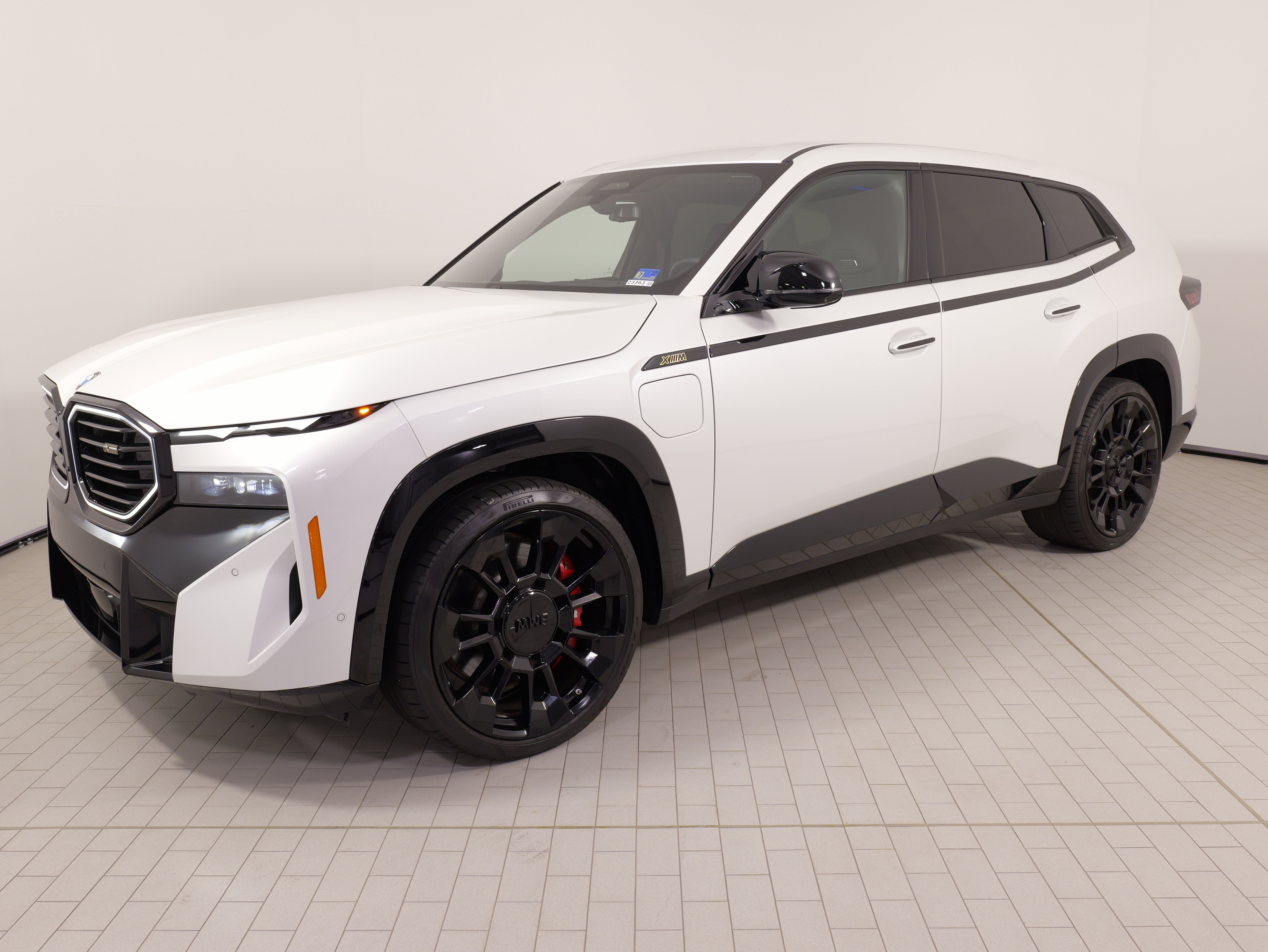 Used 2025 BMW XM AWD/4WD image 3