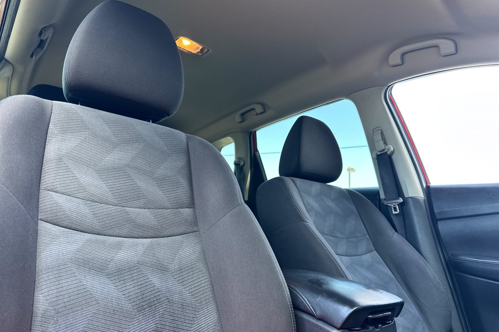 Used 2016 Nissan Rogue SV FWD image 16