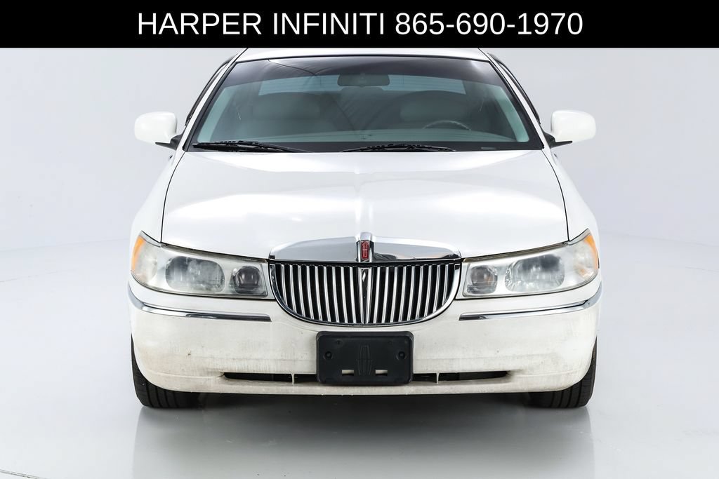 Used 2000 Lincoln Town Car Executive RWD image 17