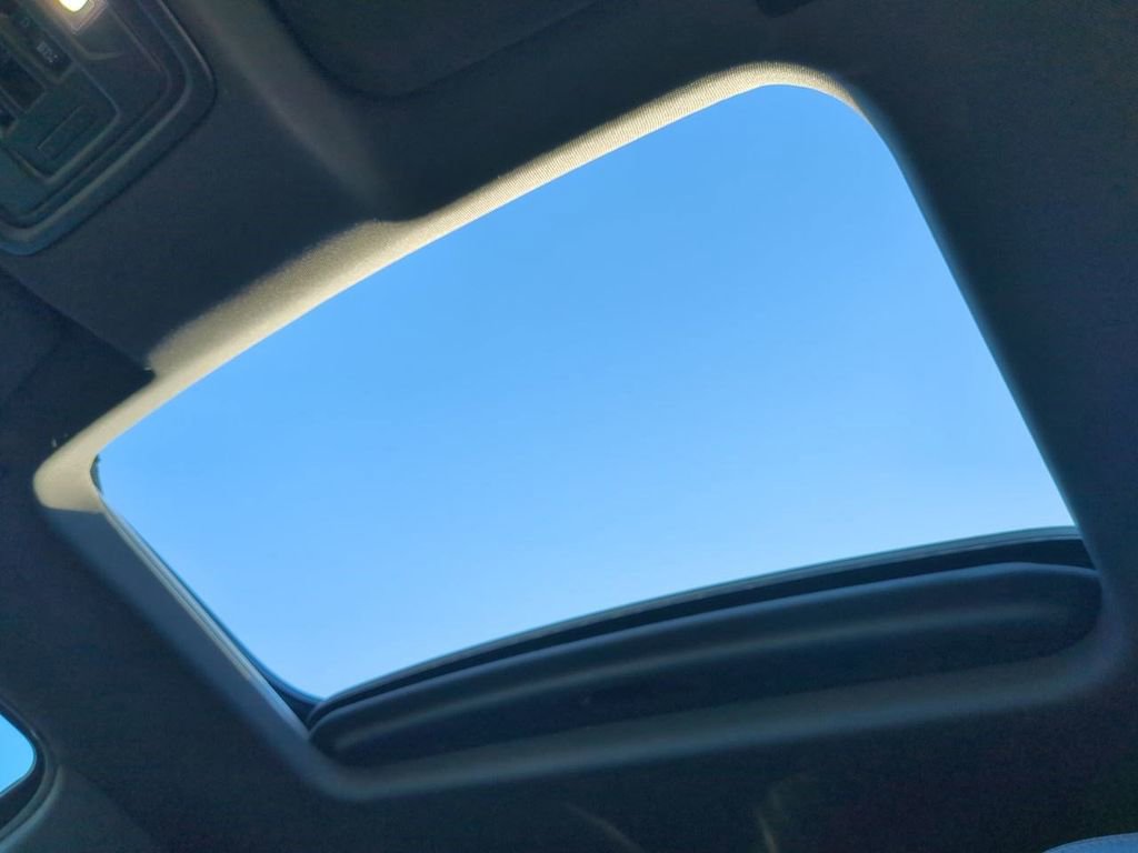 Used 2019 Chevrolet Silverado 1500 High Country w/ Technology Package image 21