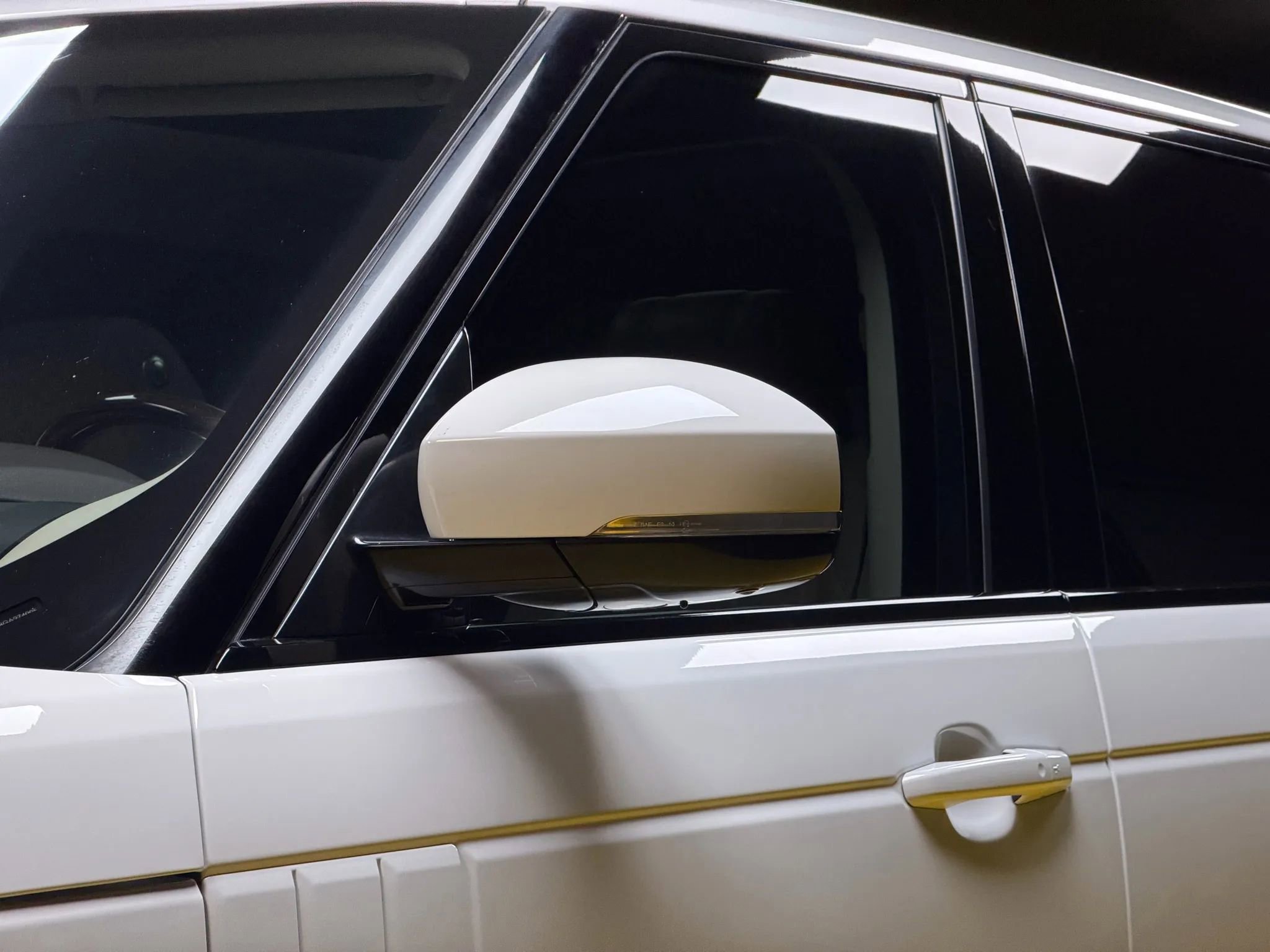 Used 2016 Land Rover Range Rover HSE image 9