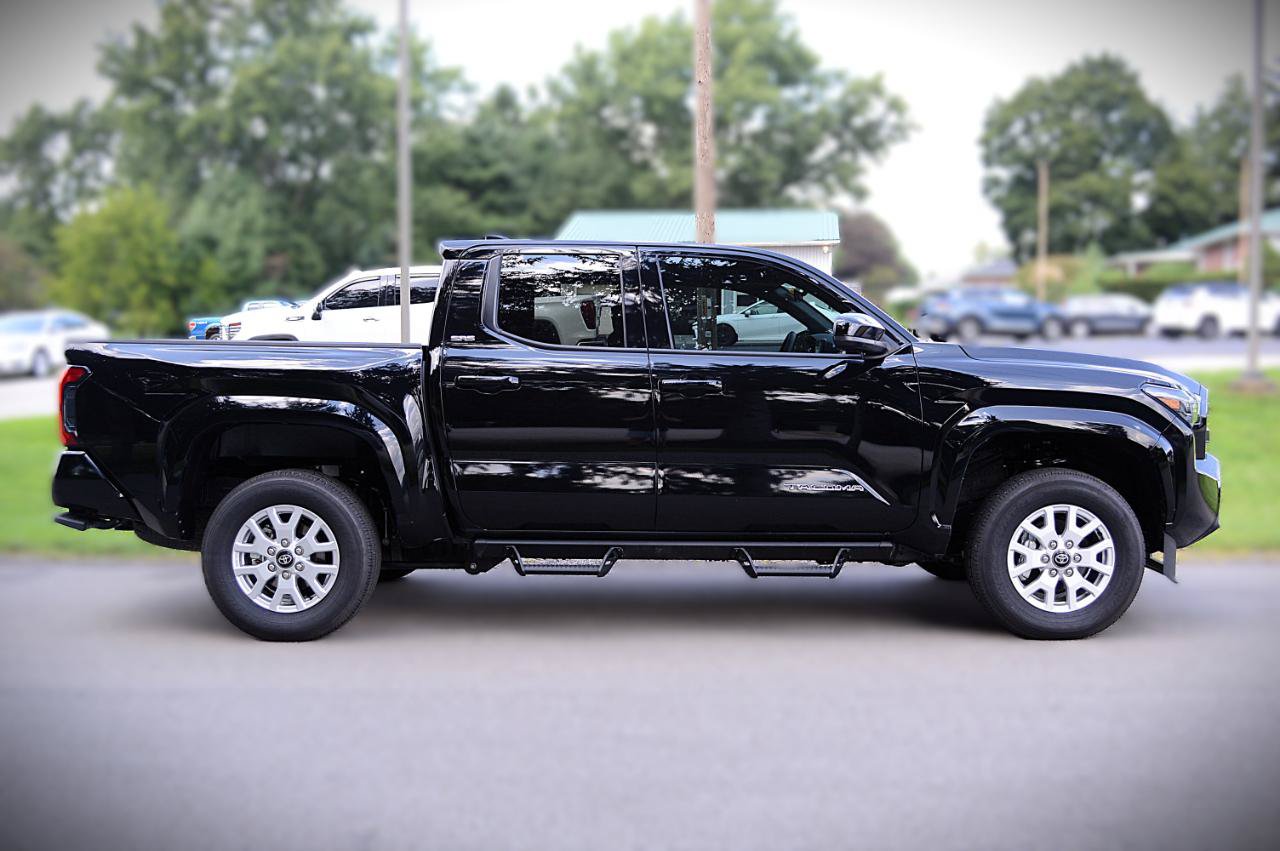 Used 2026 Toyota Tacoma SR5 AWD/4WD image 4