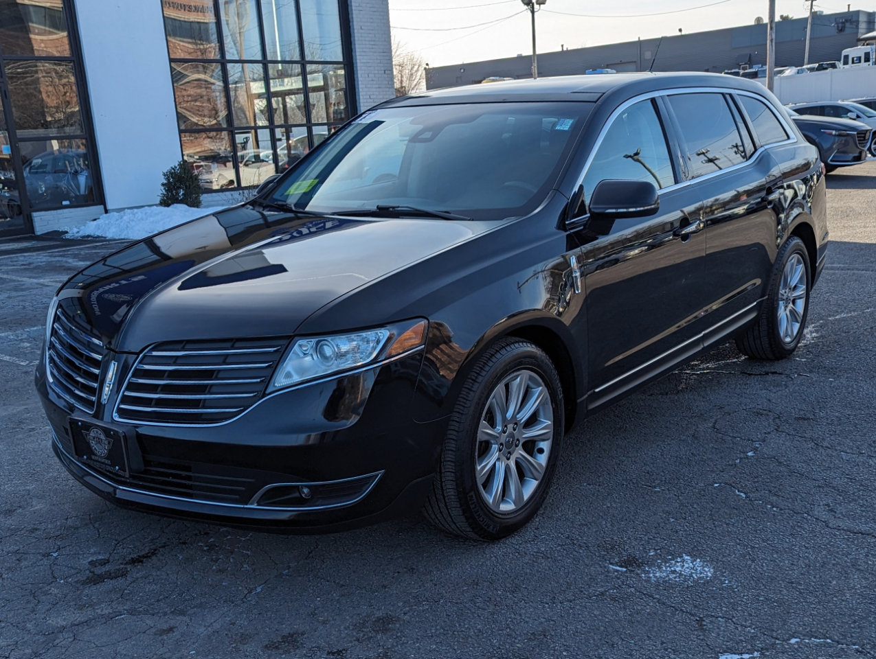 Used 2019 Lincoln MKT AWD image 2