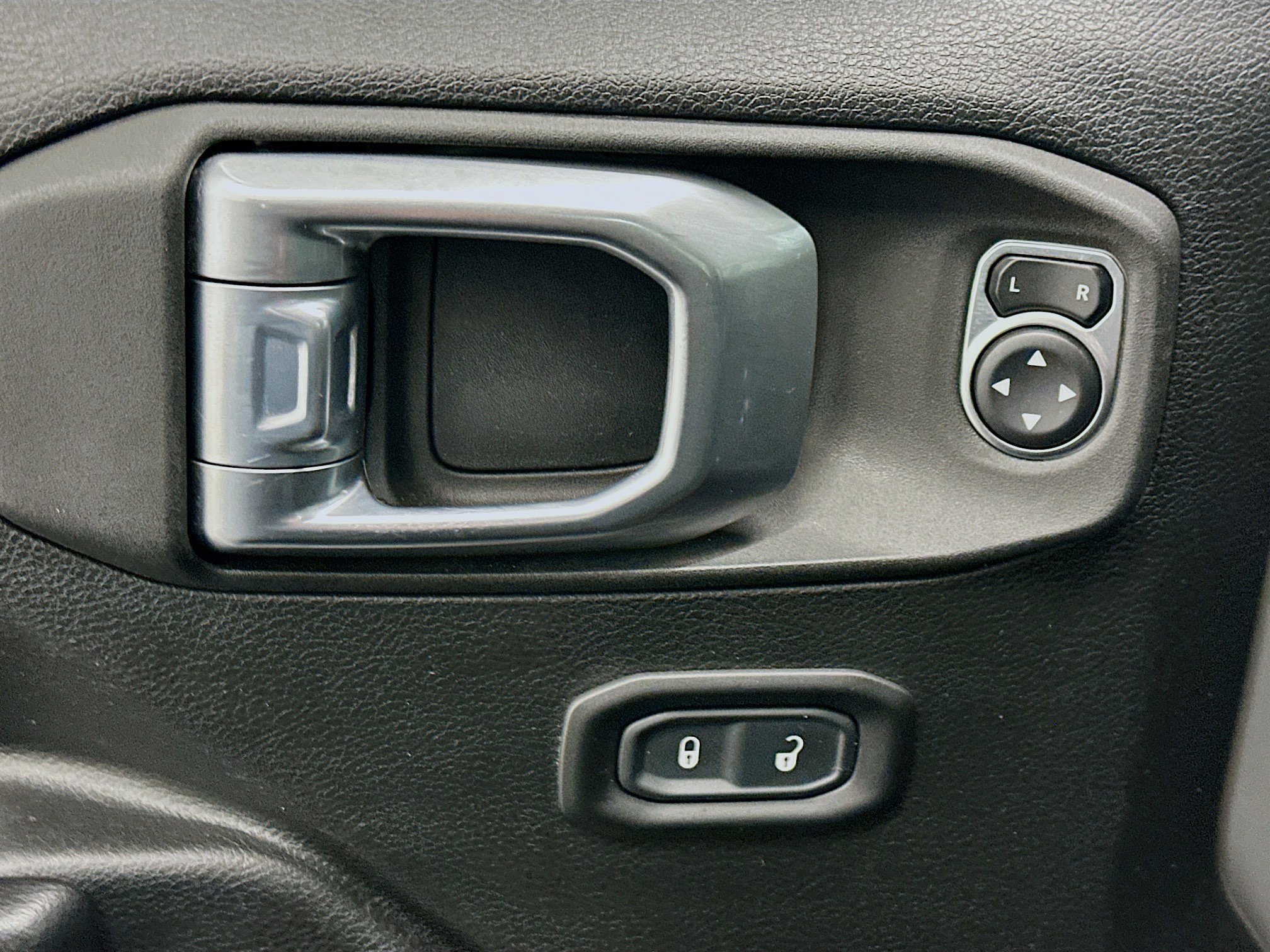 Used 2021 Jeep Gladiator Mojave w/ Cold Weather Group image 15