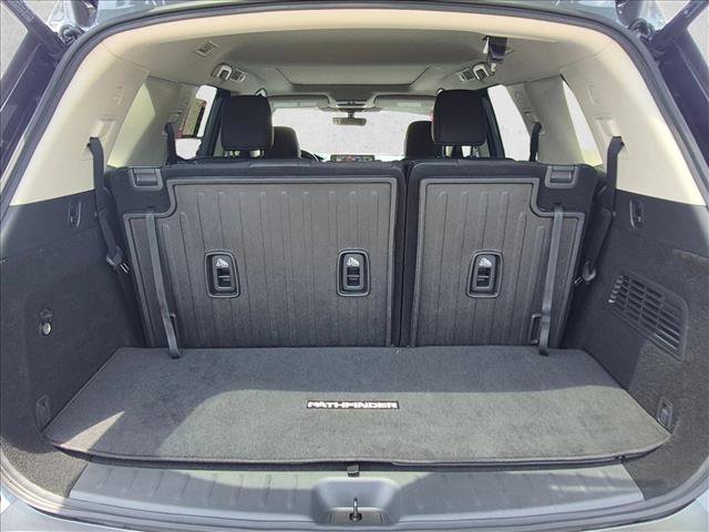 Used 2026 Nissan Pathfinder Platinum FWD image 6