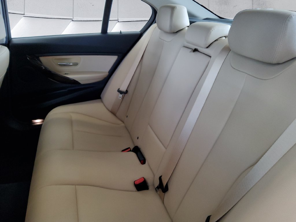 Used 2017 BMW 320i xDrive Sedan AWD/4WD image 18