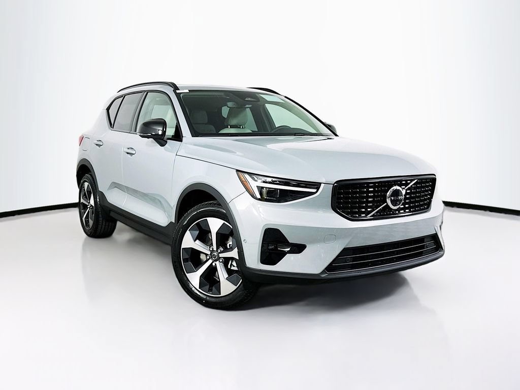 Used 2026 Volvo XC40 B5 Plus w/ Protection Package Premier AWD/4WD image 2