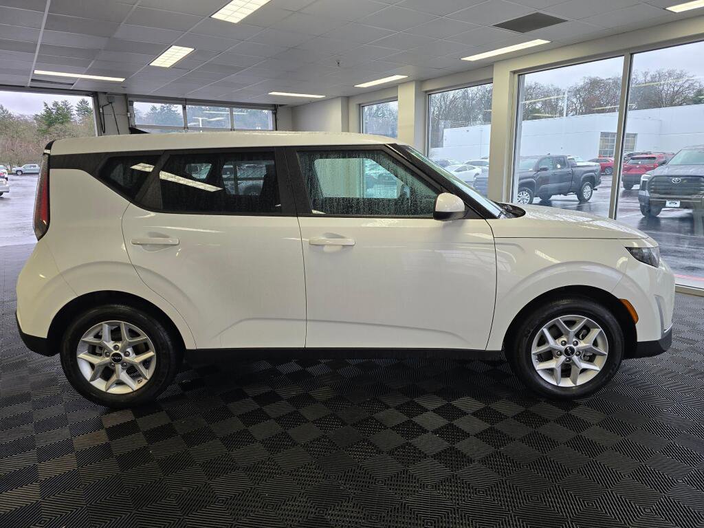 Used 2024 Kia Soul LX w/ Option Group 015 image 2