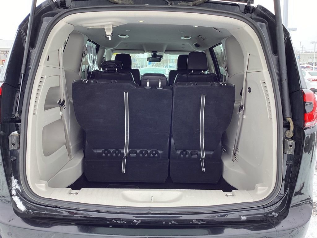 Used 2024 Chrysler Pacifica Touring-L image 12