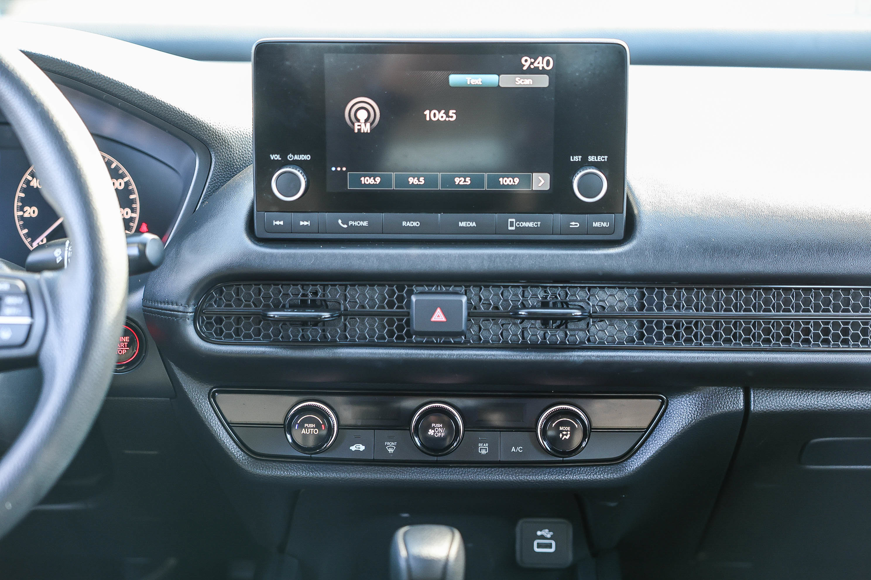 Certified 2025 Honda HR-V LX image 3