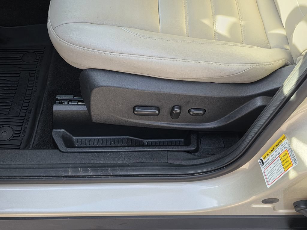 Used 2017 Ford Escape Titanium FWD image 18