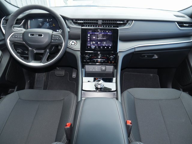 New 2025 Jeep Grand Cherokee Laredo X w/ Luxury Tech Group I image 8