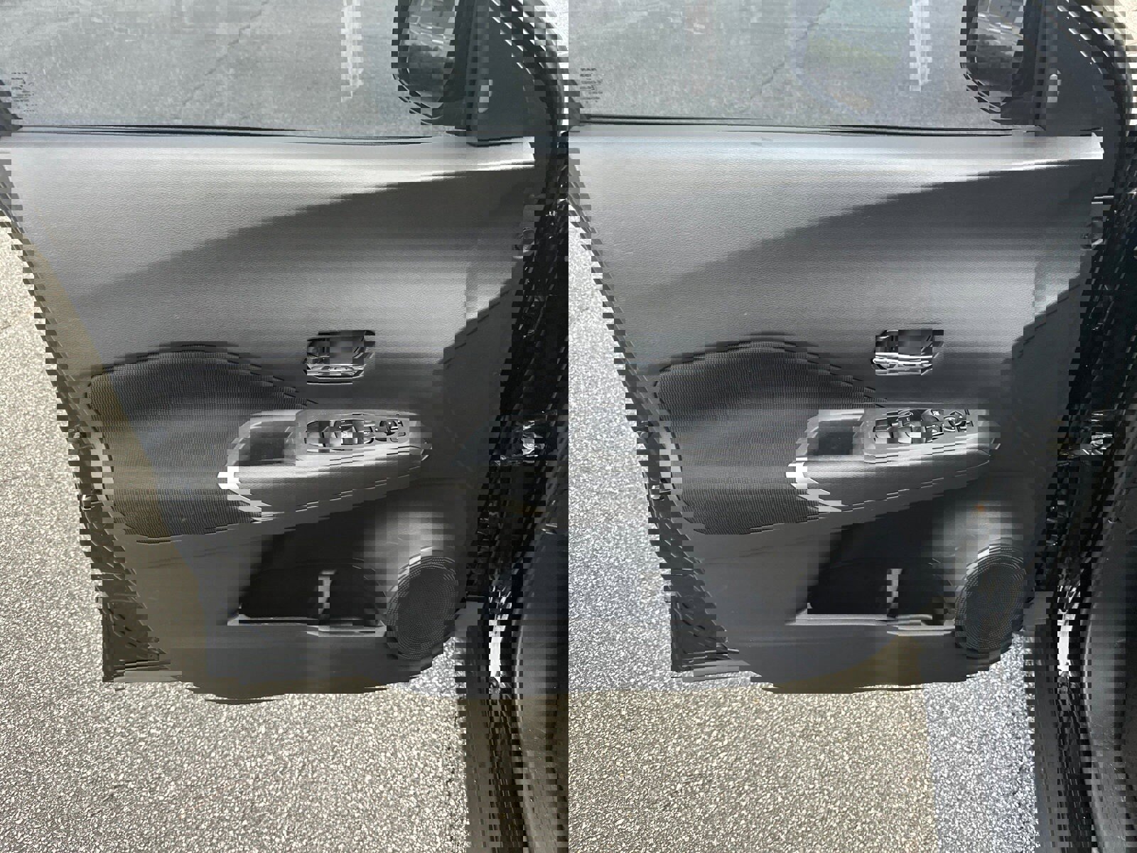 Used 2024 Nissan Kicks SV image 10