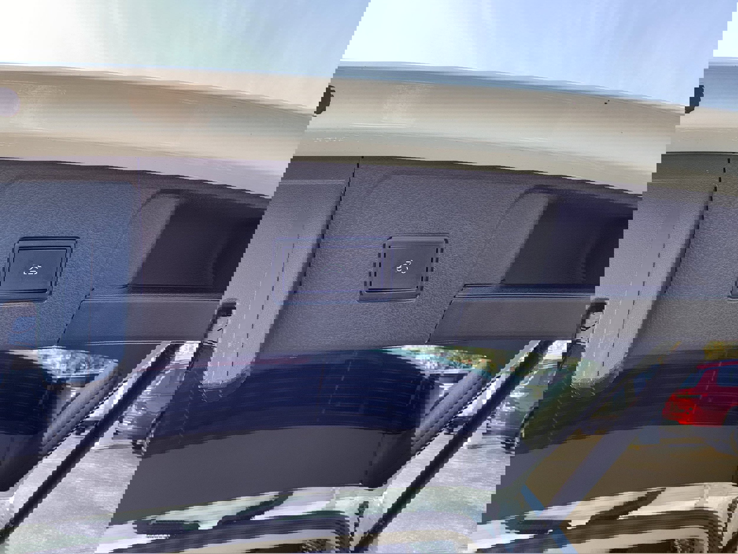 Used 2024 Volkswagen Atlas SE image 16