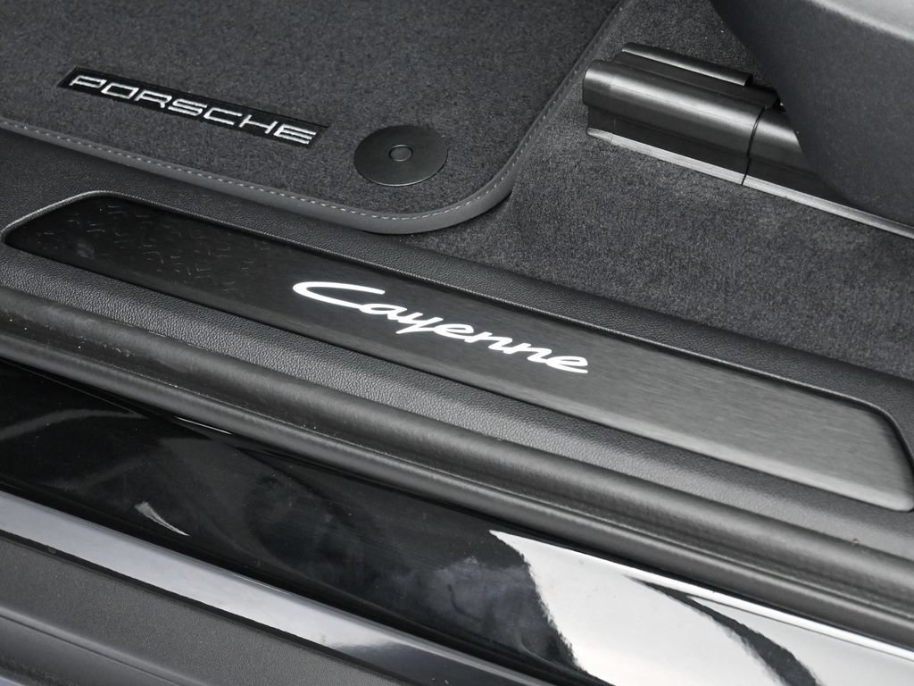 New 2026 Porsche Cayenne E-Hybrid Coupe AWD/4WD image 16