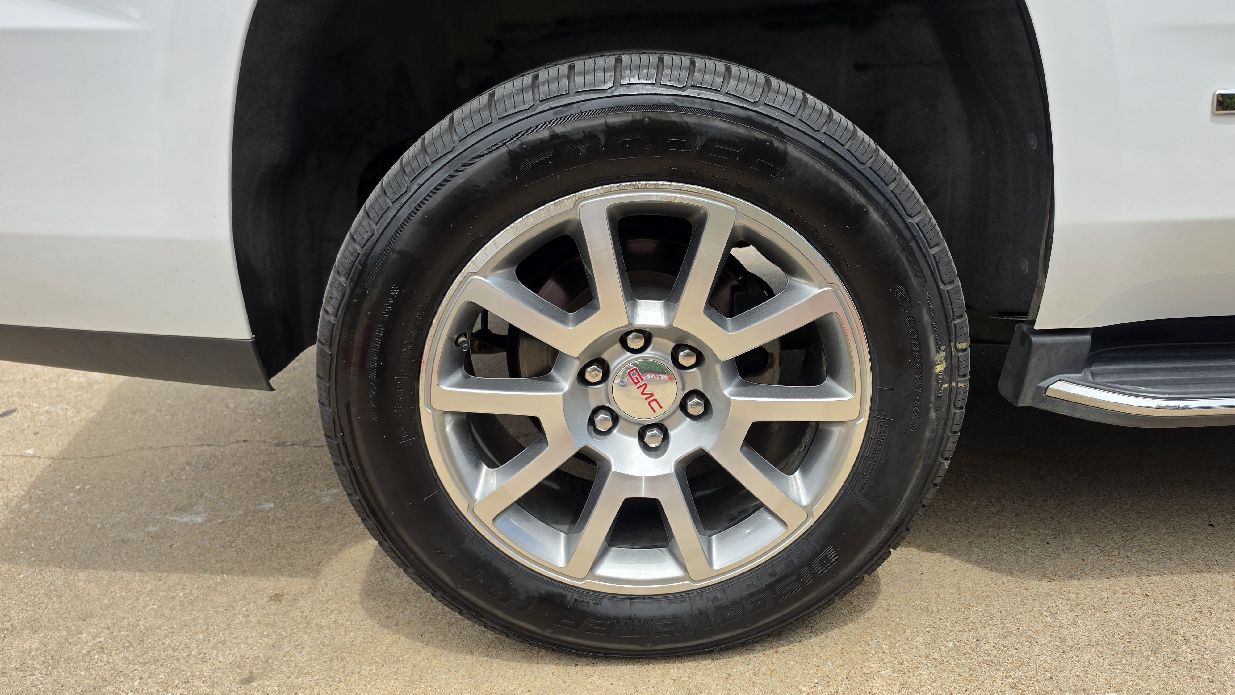Used 2018 GMC Yukon Denali RWD image 15