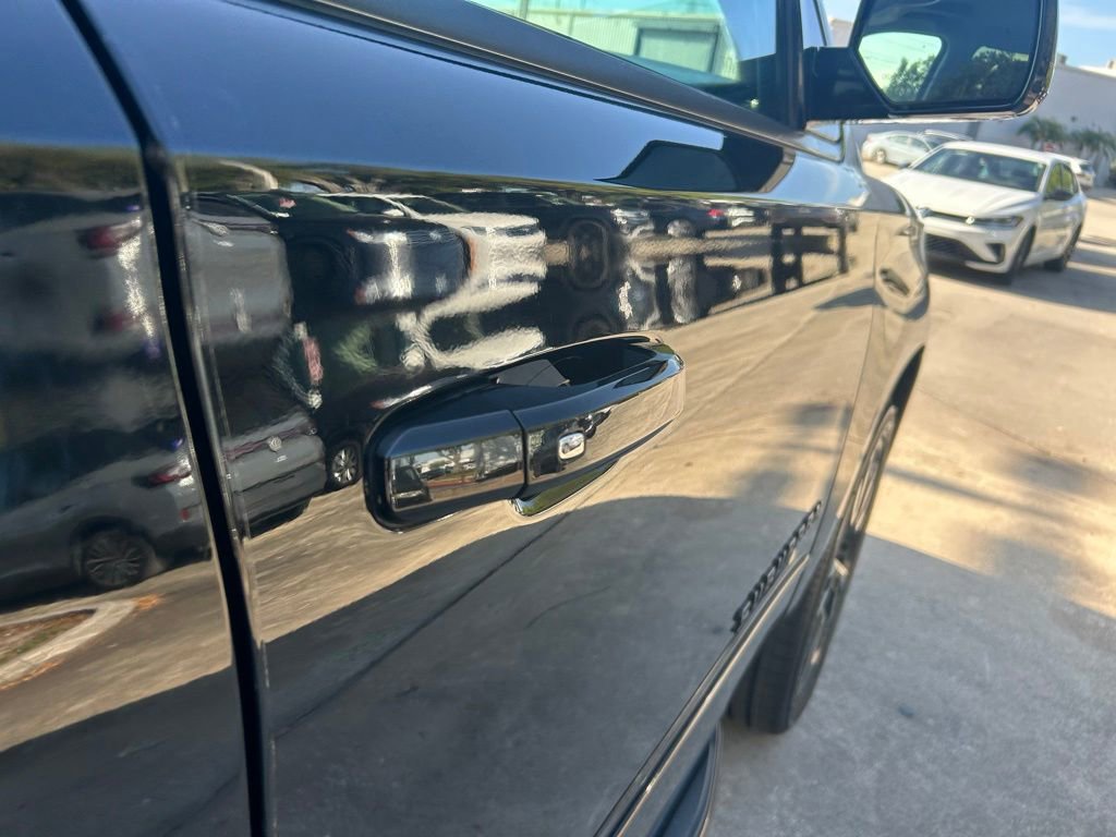 Used 2019 Chevrolet Suburban Premier w/ RST Edition RWD image 32