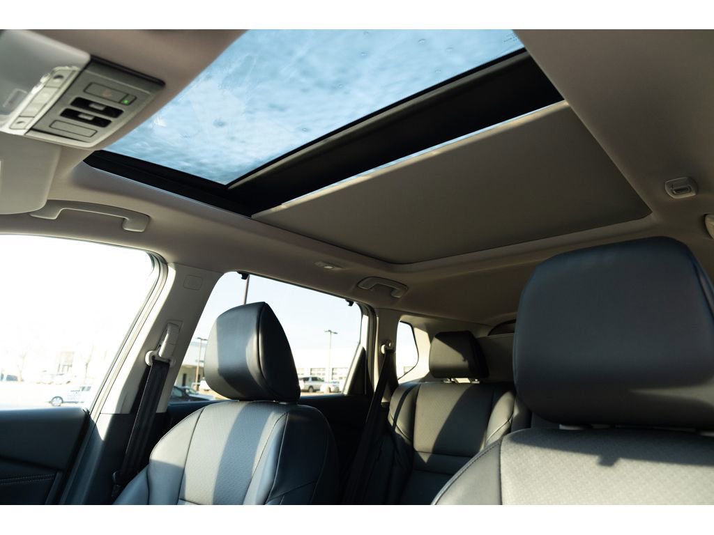 Used 2025 Nissan Rogue SV w/ SV Premium Package image 15