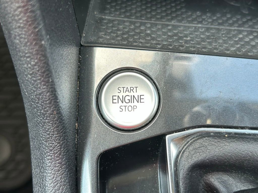 Used 2022 Volkswagen Tiguan SE w/ Panoramic Sunroof Package AWD/4WD image 27