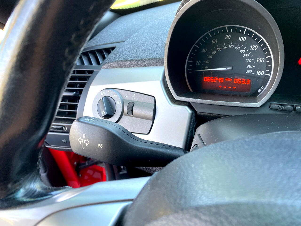 Used 2004 BMW Z4 2.5i image 32