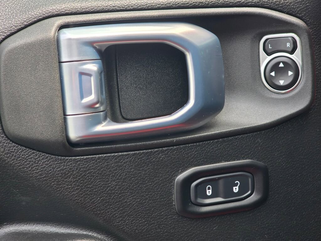 Used 2021 Jeep Wrangler Sport AWD/4WD image 18