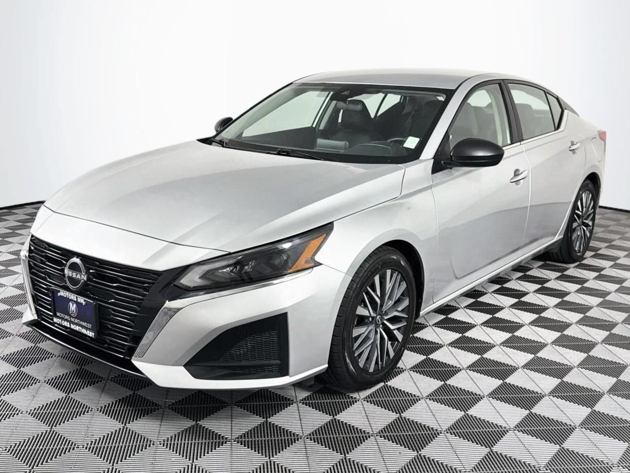 Used 2024 Nissan Altima 2.5 SV FWD image 5