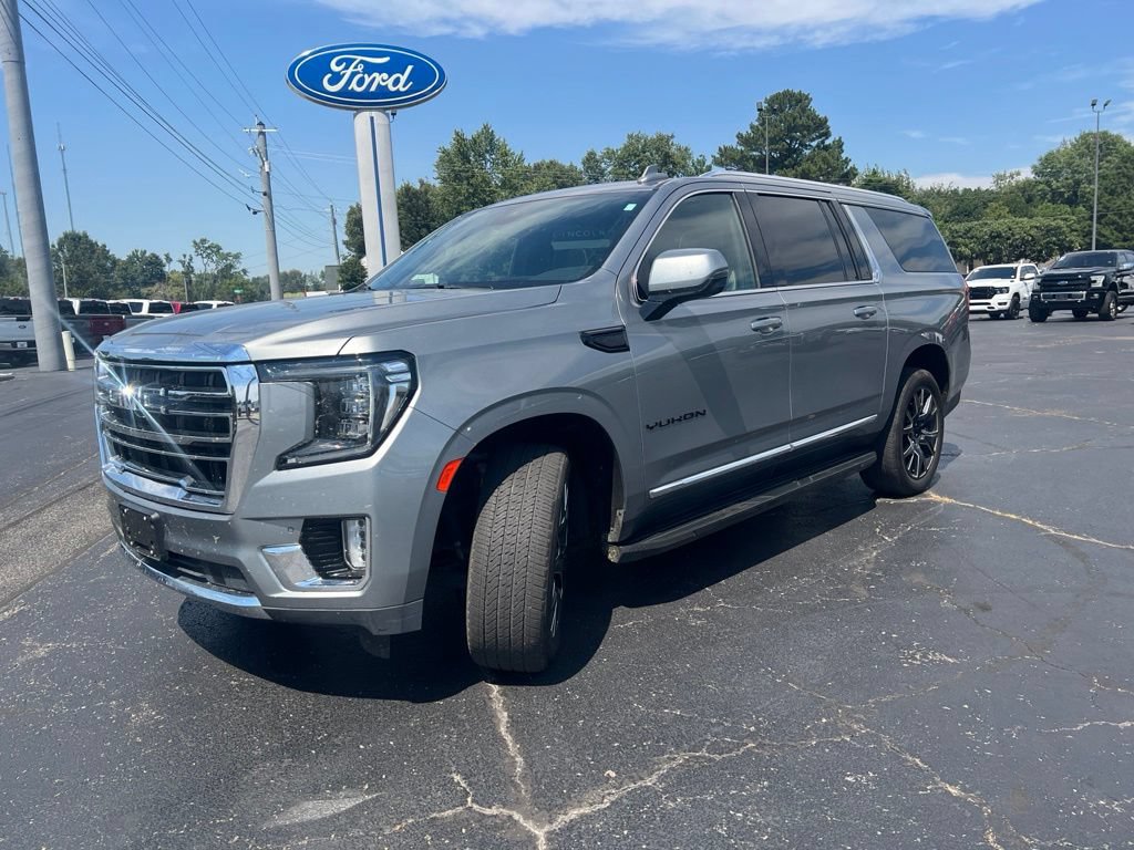 Used 2023 GMC Yukon XL SLT w/ SLT Luxury Package AWD/4WD image 6