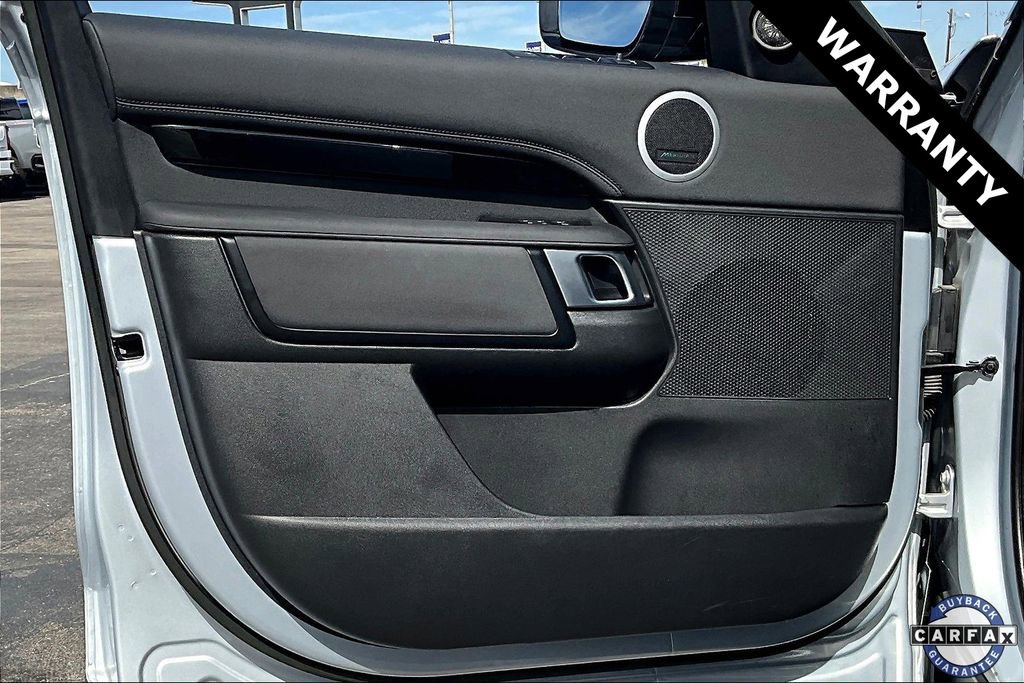 Used 2024 Land Rover Discovery S image 19