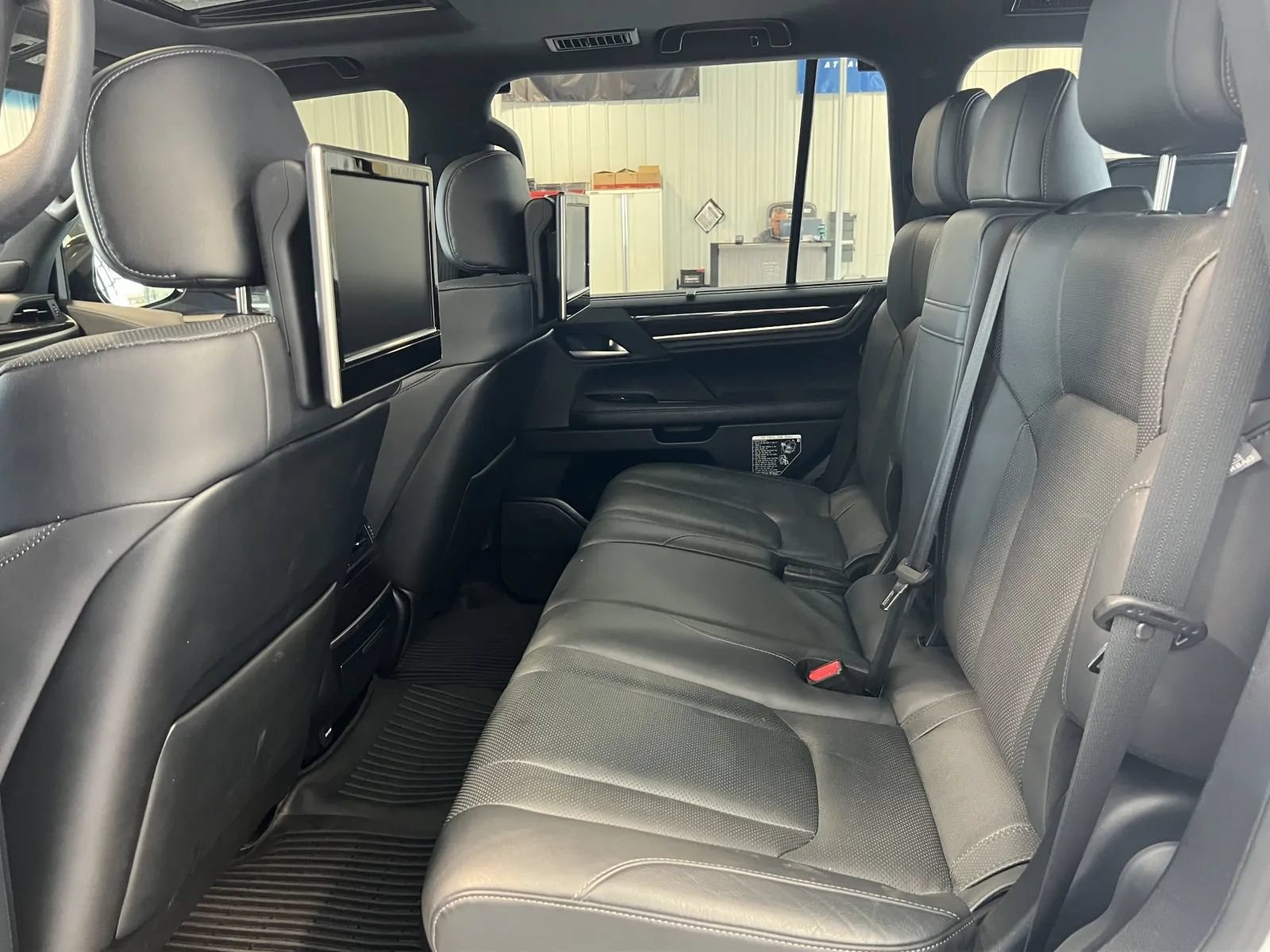 Used 2021 Lexus LX 570 4WD w/ Sport Package image 19
