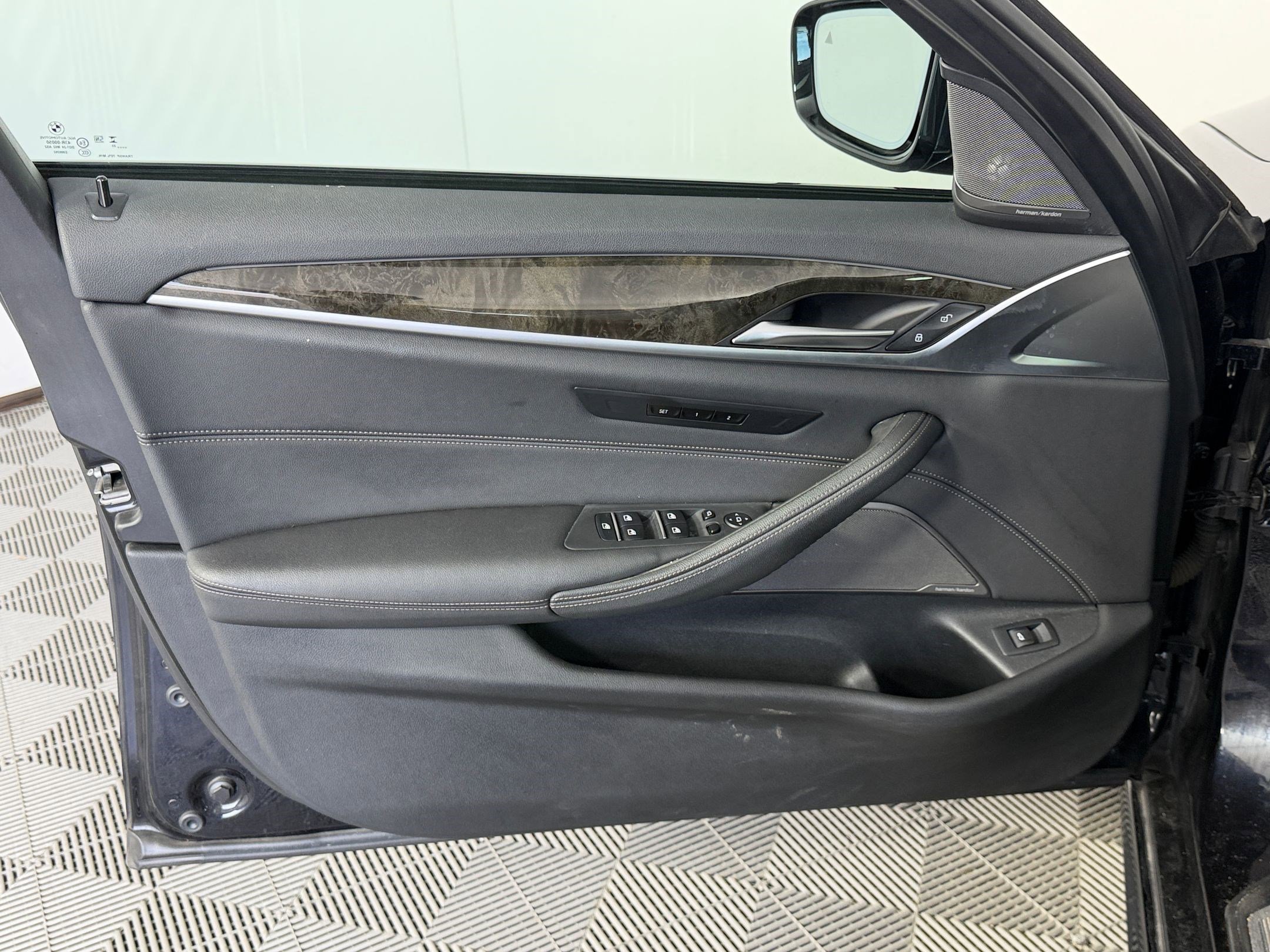 Used 2023 BMW 540i w/ M Sport Package RWD image 12