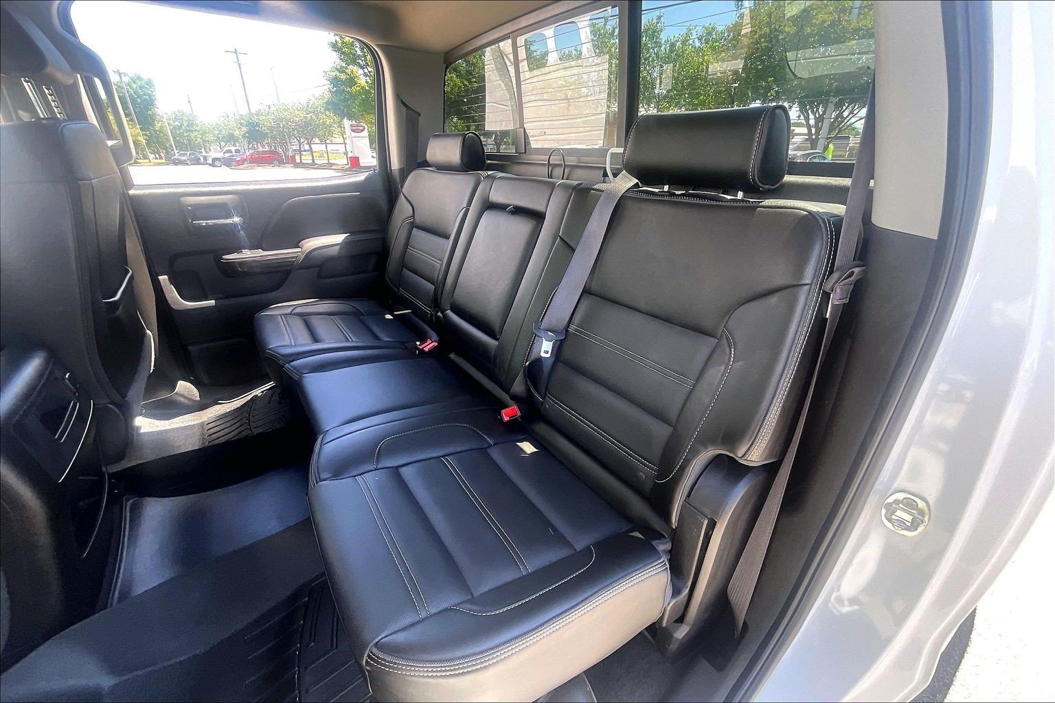 Used 2016 GMC Sierra 2500 Denali w/ Duramax Plus Package AWD/4WD image 31
