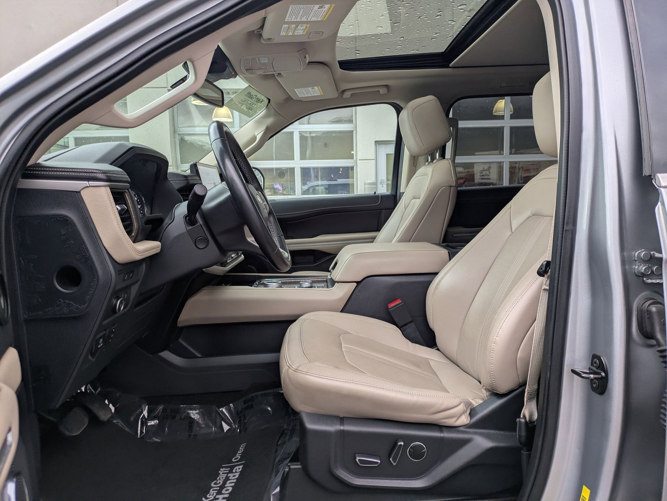 Used 2023 Ford Expedition Limited AWD/4WD image 18