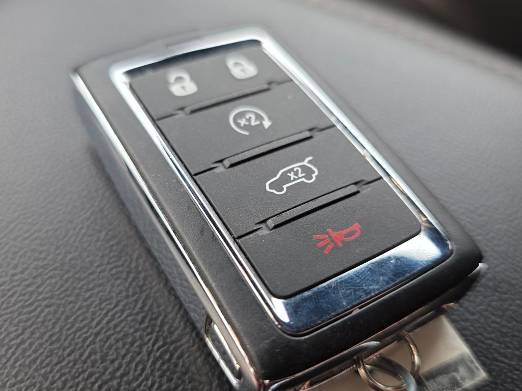 Used 2024 Jeep Grand Cherokee L Limited w/ Black Appearance Package image 31